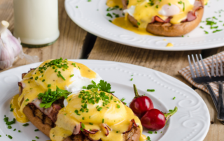 eggs benedict with hollandaise